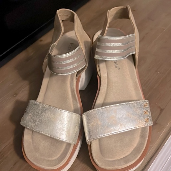 Pierre Dumas Sandals 7.5 - Picture 1 of 6
